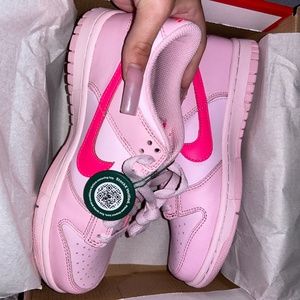 nike triple pink dunks